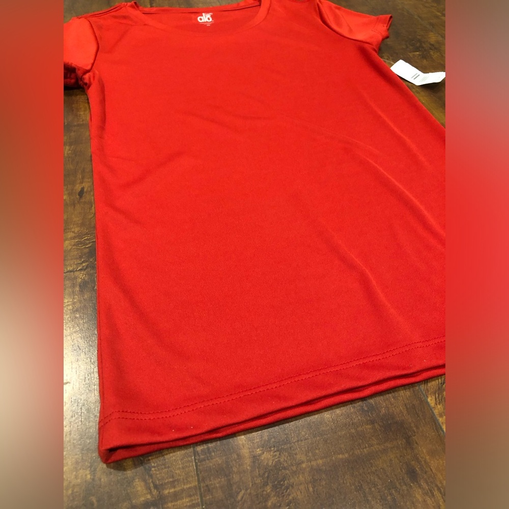 Alo Yoga Coolfit Yoga Fitness Red T-shirt XS NWT - Picture 4 of 4